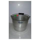 Aluminum pot with wire bail handle - 11" diameter