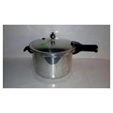 Mirror brand pressure cooker with weight
