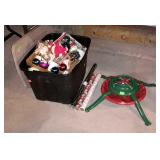 Christmas decor tote lot - wrapping paper,