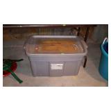 Tote with lid - Rubbermaid Roughneck 31 gallon