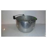Aluminum pot with wire bail handle - 12" diameter