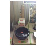 Pet lot with litter box liners, cat scratching