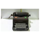 Royal manual typewriter, rust
