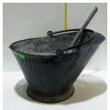 Tin ash can with scoop