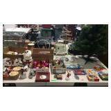 Table lot of Christmas decor