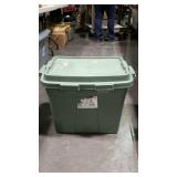 Tote with lid - 19 gallon - small cracking on