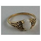 10 K Yellow Gold Opal Ring w/ Genuine Diamond