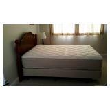 Broyhill queen size bed, cannon ball style with