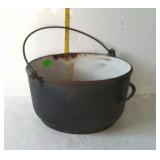 Cast iron pot with enamel interior, wire bail