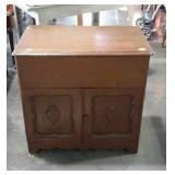 Early Commode, early softwood ice with flip top