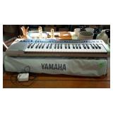 Yamaha PC-1000 electronic key board with wall