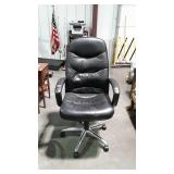 Black executive Office chair, does match lot 1516