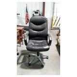 Black executive Office chair, matches lot 1515
