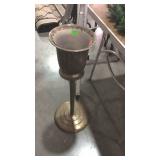 Pedestal plant stand 30in tall