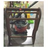 Pin quilt rack with heart cut-out side designs