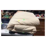 Twin size comforter -