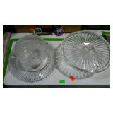 Glassware. Pedestal cake plate, pedestal bowl a