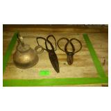 Group lot, two vintage scissors and small oil can