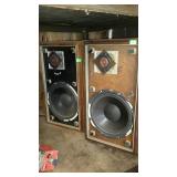Set of speakers Advent Loudspeakers no dust