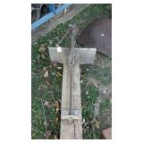Antigue post vise, bolted on a old 6 x 6" beam,
