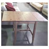 Drop leaf table