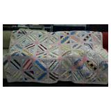 Thick and heavy winter weight quilt. Nice shape