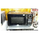 Sunbeam microwave with carousel, 900 watts- tested