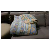 Bed comforter (90"×102") and one matching pillow