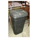 Hefty brand 32 gallon trash can