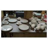 39 pieces of white modern China
