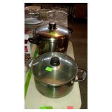 Two stainless stock pots with lids