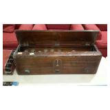 RCA Radiola 18, table top tube radio with hinged