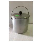 Aluminum pot with wire bail handle and lid - 7 x