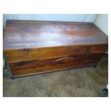 Very nice Cedar hope chest with tray.
