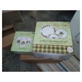 Holly ribbon dinner set China in the box.