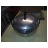 Unusual mid-century wherever pot, with lid,5.5
