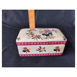 Decorative ceramic trinket box