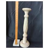 Wooden candle pillar