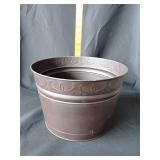 Decorative metal tub