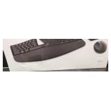 MICROSOFT WIRELESS BLUETRACK DESKTOP (MSP:$115) MICROSOFT WIRELESS BLUETRACK DESKTOP (MSP:$115)