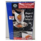 FLEXIBLE CUTTING MAT (19CM x 29CM)