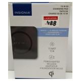 INSIGNIA 15-W QI CHARGING PAD WITH POWER ADAPTER INSIGNIA 15-W QI CHARGING PAD WITH POWER ADAPTER