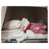 Estate lot of blankets and towels