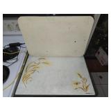 Lot of 2 cutting boards