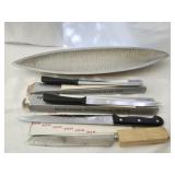 Aluminum tray with knives