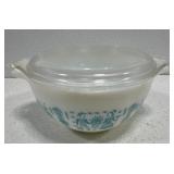 Vintage Pyrex Ovenware with lid
