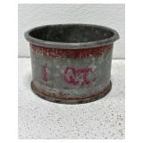 Antique metal 1 quart pan