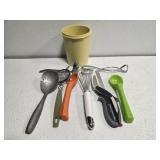 Estate lot of kitchen items