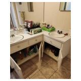 Contents of Bathroom lot