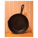Vintage Cast Iron Skillet w Heat Ring